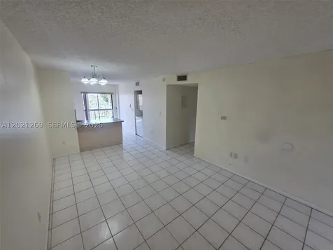 5560 W 21st Court Hialeah FL 33016