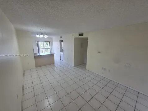5560 W 21st Court Hialeah FL 33016