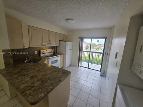 5560 W 21st Court Hialeah FL 33016
