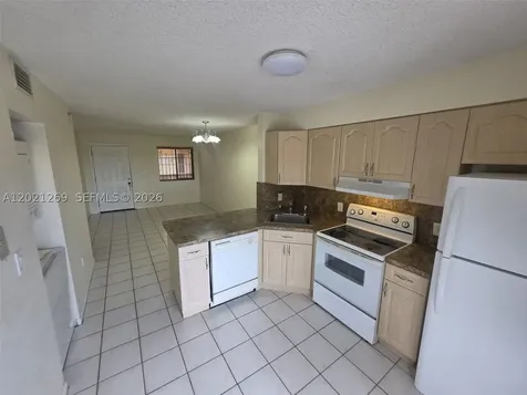 5560 W 21st Court Hialeah FL 33016
