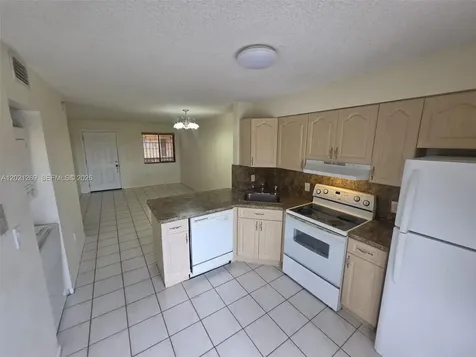 5560 W 21st Court Hialeah FL 33016