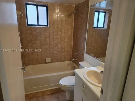 5560 W 21st Court Hialeah FL 33016