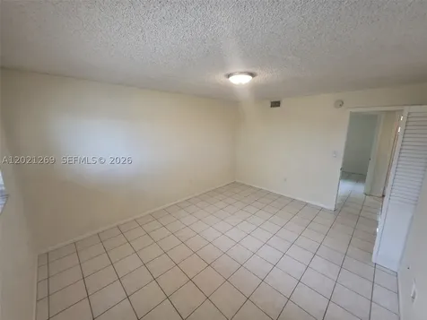 5560 W 21st Court Hialeah FL 33016