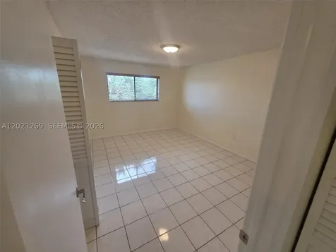 5560 W 21st Court Hialeah FL 33016