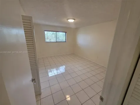 5560 W 21st Court Hialeah FL 33016