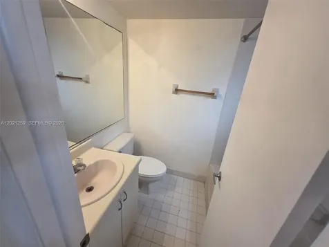 5560 W 21st Court Hialeah FL 33016