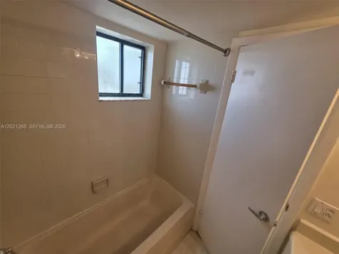 5560 W 21st Court Hialeah FL 33016