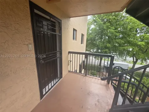5560 W 21st Court Hialeah FL 33016