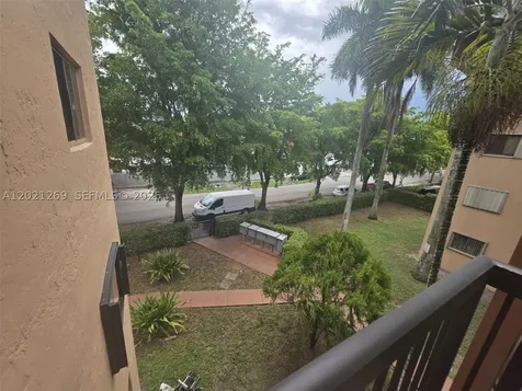 5560 W 21st Court Hialeah FL 33016
