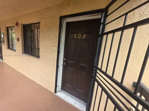 5560 W 21st Court Hialeah FL 33016