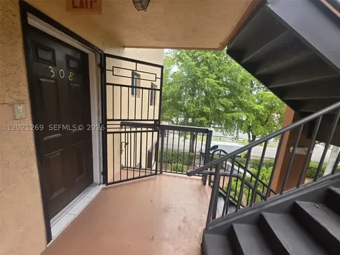 5560 W 21st Court Hialeah FL 33016