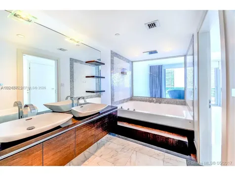 200 Biscayne Boulevard Way Miami FL 33131