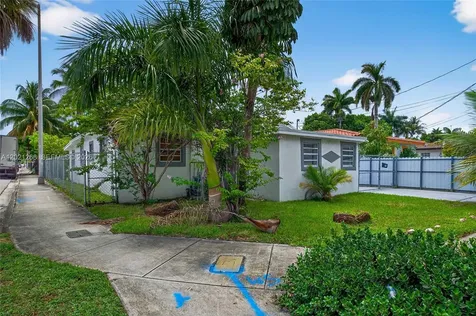 8224 NW 1st Place Miami FL 33150