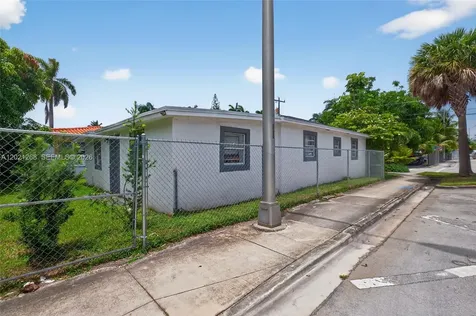 8224 NW 1st Place Miami FL 33150