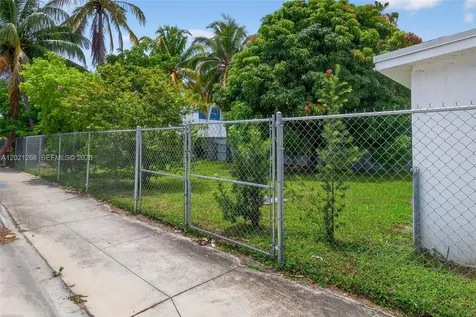 8224 NW 1st Place Miami FL 33150