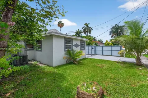 8224 NW 1st Place Miami FL 33150