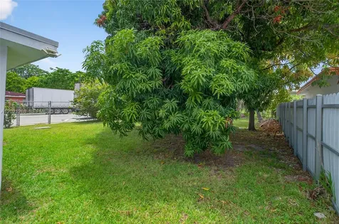 8224 NW 1st Place Miami FL 33150