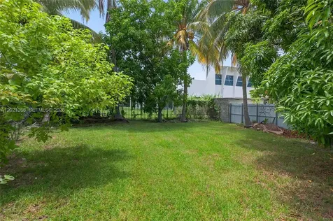 8224 NW 1st Place Miami FL 33150