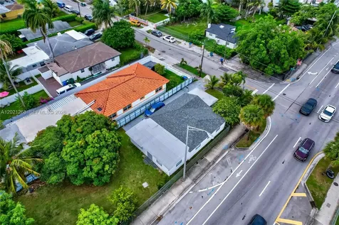 8224 NW 1st Place Miami FL 33150