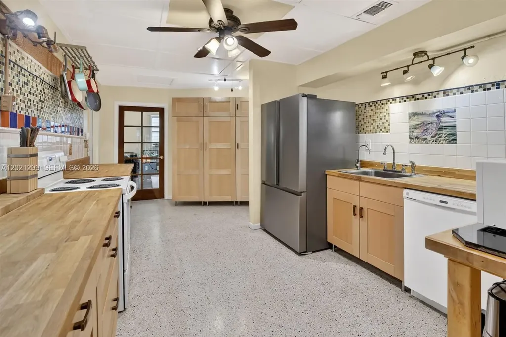 2048 SW 28th Terrace Fort Lauderdale FL 33312