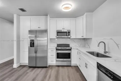648 South Drive Miami Springs FL 33166