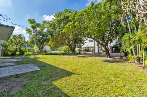 648 South Drive Miami Springs FL 33166