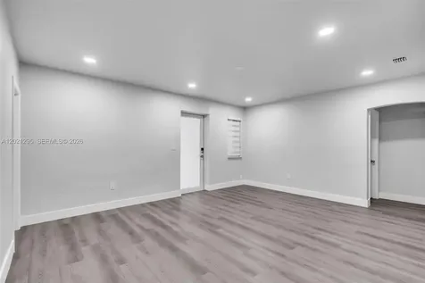 648 South Drive Miami Springs FL 33166