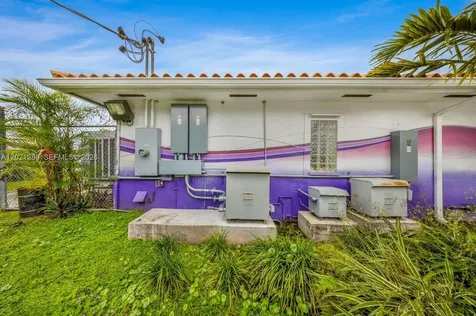 99 W 49th Street Hialeah FL 33012