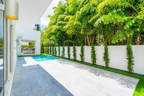 10267 NW 75th Terrace Doral FL 33178