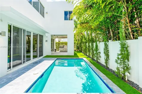 10267 NW 75th Terrace Doral FL 33178