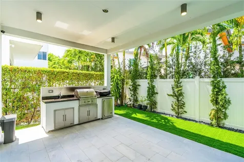 10267 NW 75th Terrace Doral FL 33178