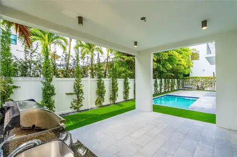 10267 NW 75th Terrace Doral FL 33178