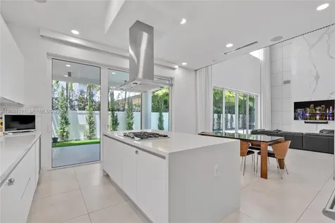 10267 NW 75th Terrace Doral FL 33178