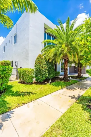 10267 NW 75th Terrace Doral FL 33178