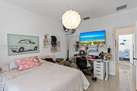 8968 NW 180th Terrace Hialeah FL 33018