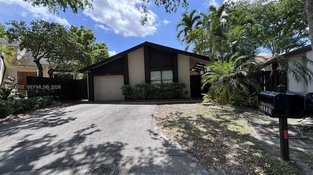13520 SW 108th St Circle N Miami FL 33186