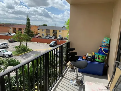 2313 W 60th Street Hialeah FL 33016