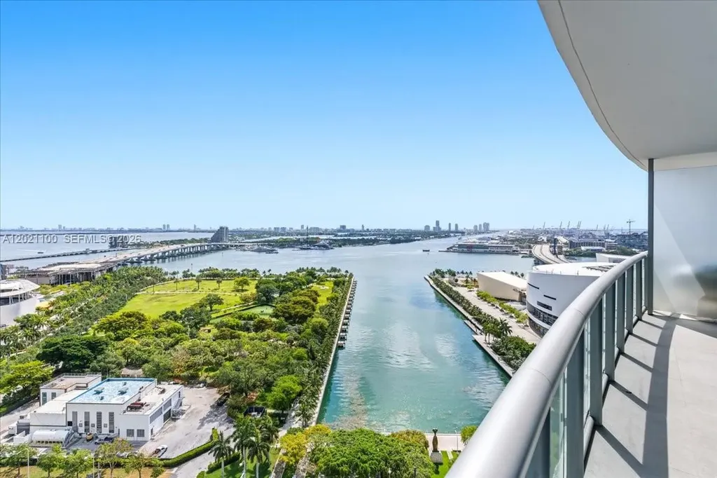 888 Biscayne Boulevard Miami FL 33132