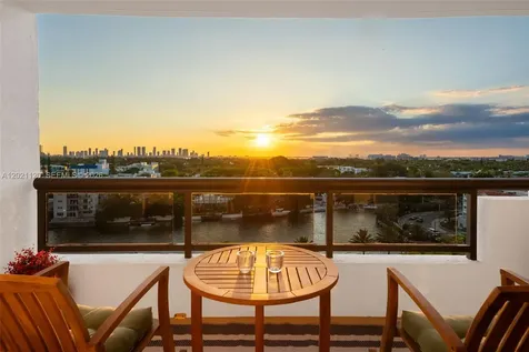 2555 Collins Avenue Miami Beach FL 33140