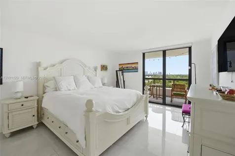 2555 Collins Avenue Miami Beach FL 33140
