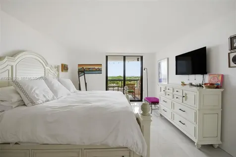 2555 Collins Avenue Miami Beach FL 33140