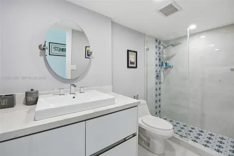 2555 Collins Avenue Miami Beach FL 33140