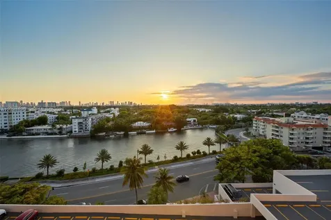 2555 Collins Avenue Miami Beach FL 33140