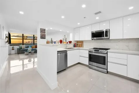 2555 Collins Avenue Miami Beach FL 33140