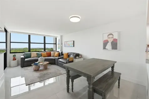 2555 Collins Avenue Miami Beach FL 33140