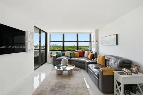 2555 Collins Avenue Miami Beach FL 33140