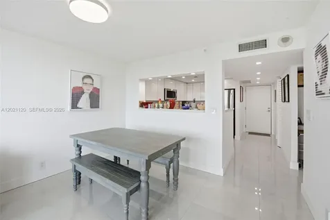 2555 Collins Avenue Miami Beach FL 33140