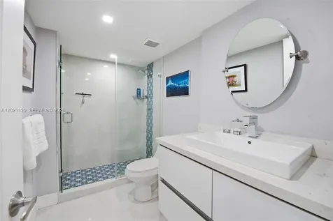 2555 Collins Avenue Miami Beach FL 33140