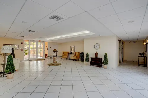 1 Alhambra Circle Coral Gables FL 33134