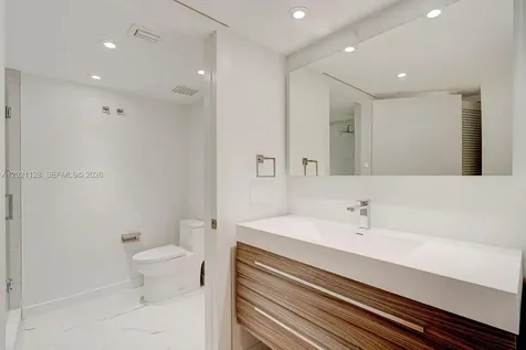 1 Alhambra Circle Coral Gables FL 33134